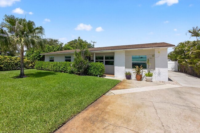 Photo - 704 Juniper Dr
