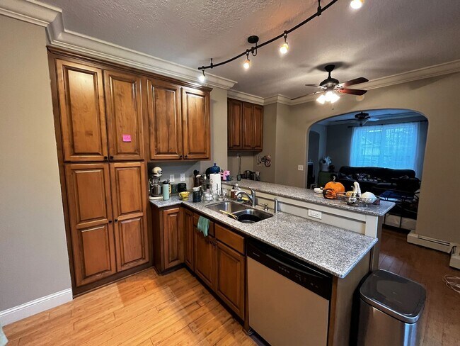 Photo - 1092 18th Ave SE