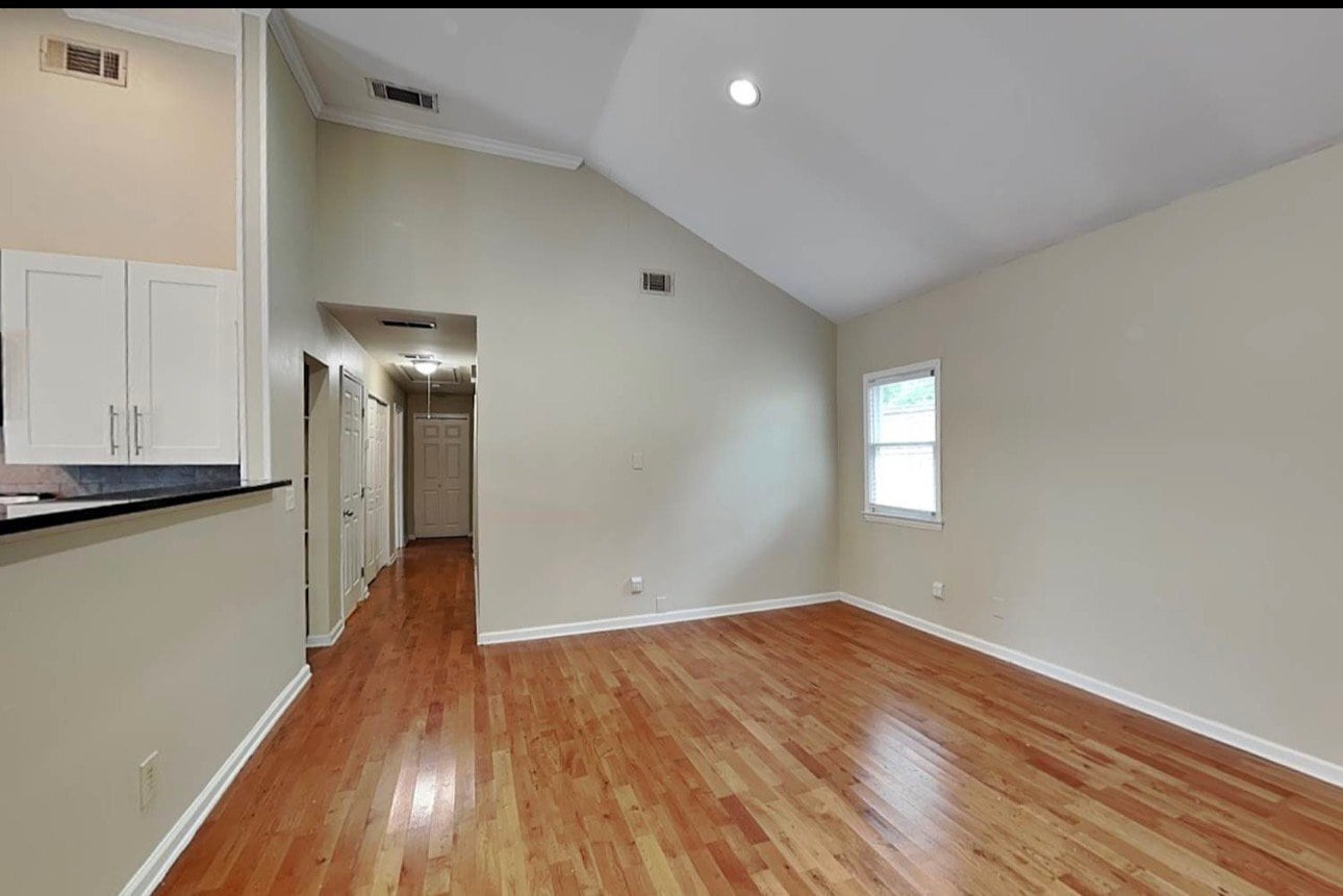 Photo - 1551 New St NE