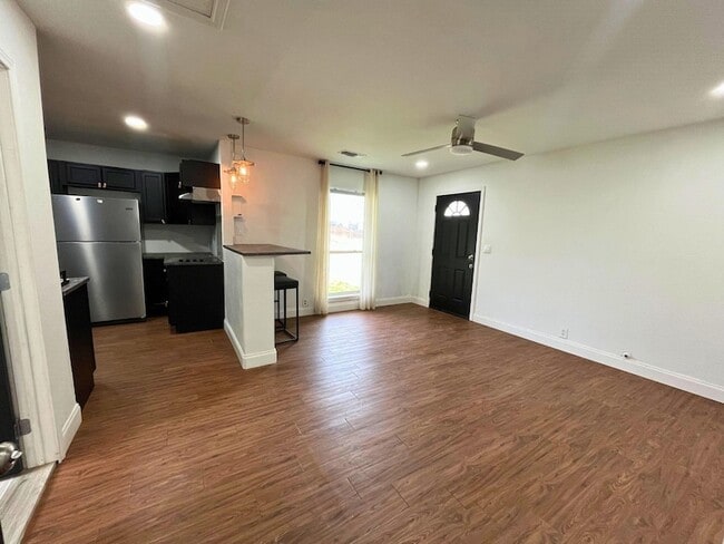 Photo - 217 Adrian Dr