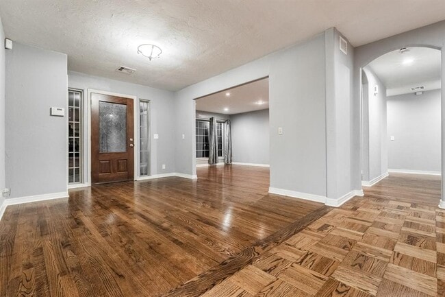 Photo - 1906 Dorchester Dr