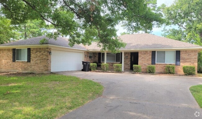 Building Photo - Coming Soon In Benton!! Rental