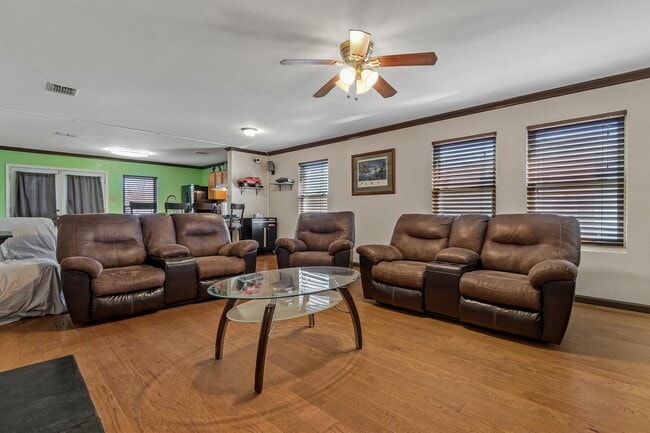 Photo - 120 Live Oak Ln