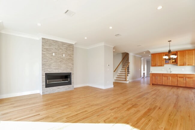 Photo - 463 Roff Ave