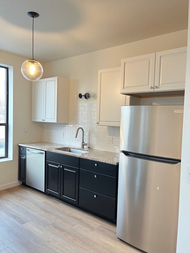 Photo - The Albert Building