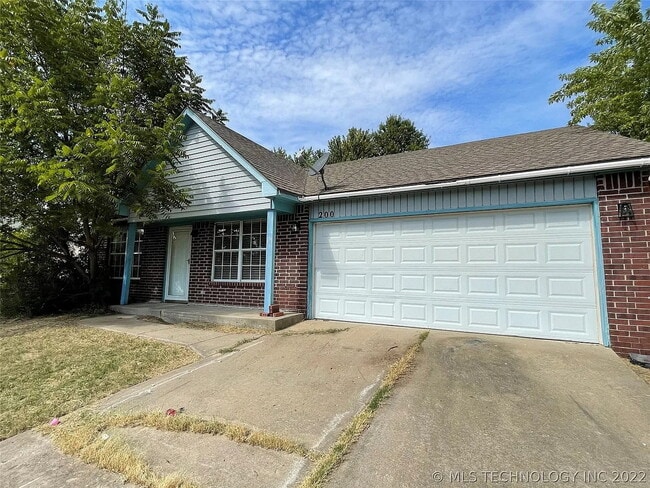 Photo - 200 E Laredo Pl House
