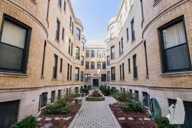 Building Photo - 2 bedroom in Chicago IL 60610 Unit 1220-A2 Rental