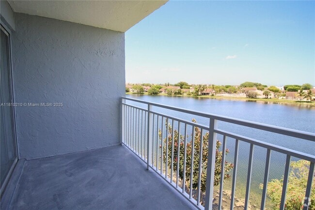 Building Photo - 9359 Fontainebleau Blvd Unit F402 Rental