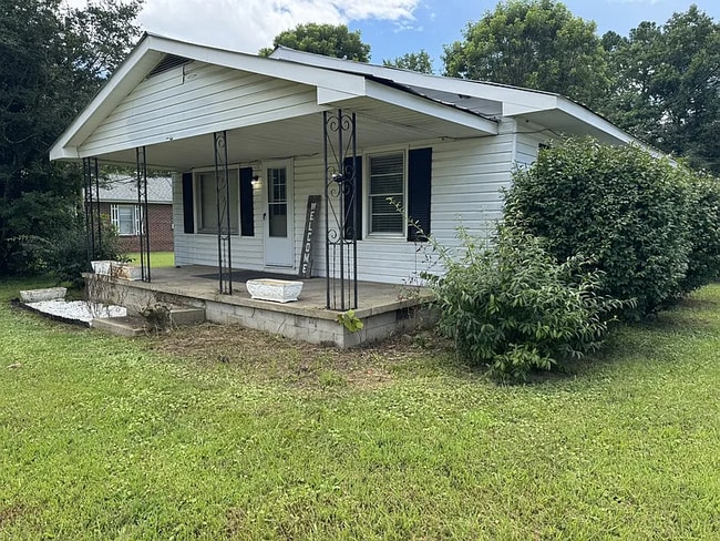 Building Photo - 605 N Main St