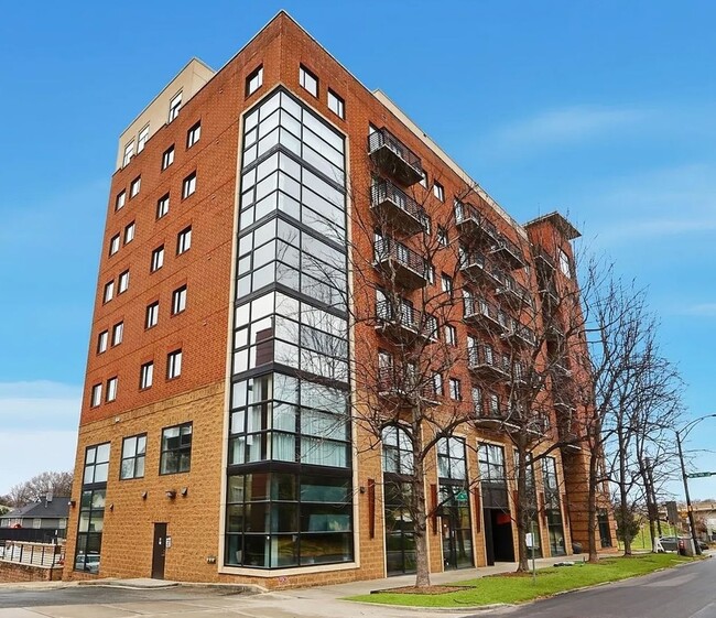 Building Photo - One Bedroom Furnished/Unfurnished Condo in Uptown Charlotte