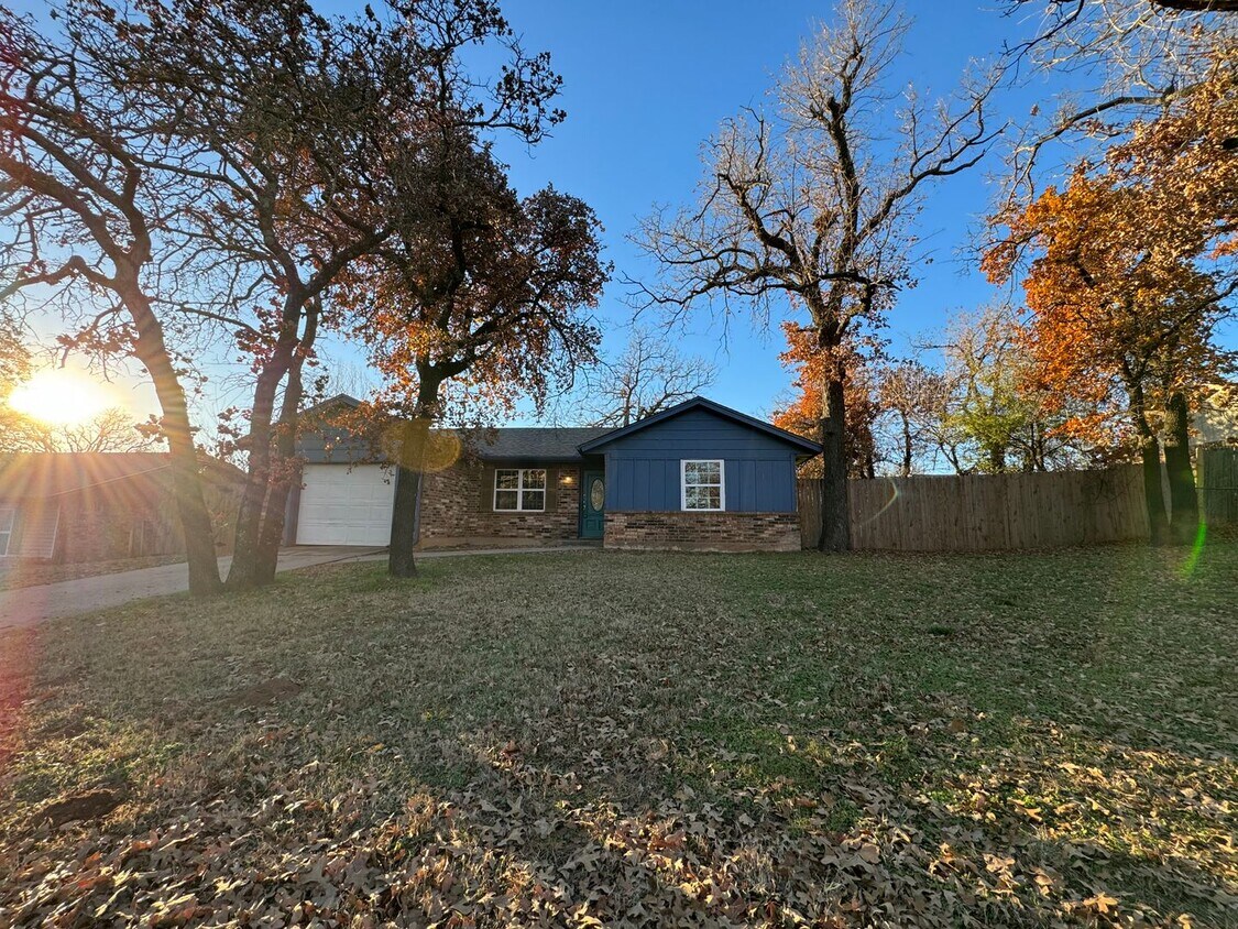 Charming home in North Edmond + 2 bedrooms - Charming home in North Edmond + 2 bedrooms