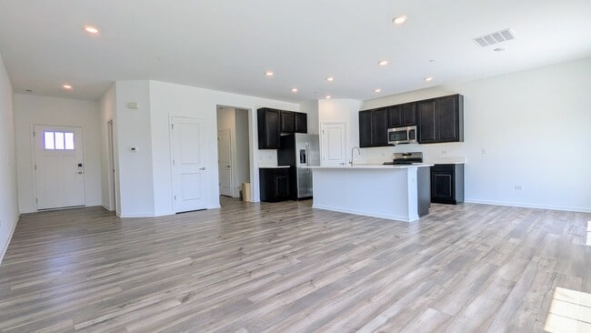 Photo - 809 Lindsay Ln