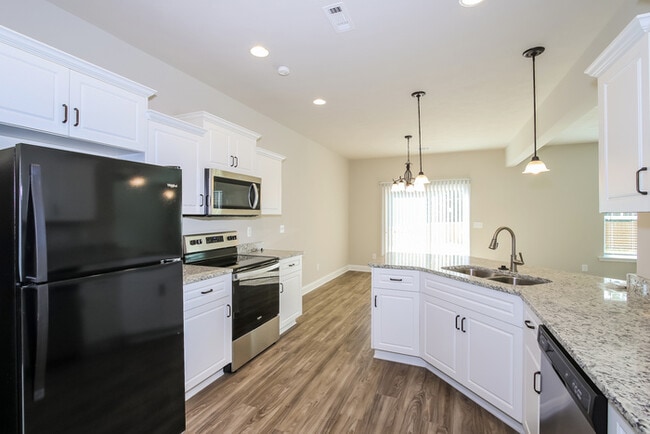 Photo - 220 Pebble Ln
