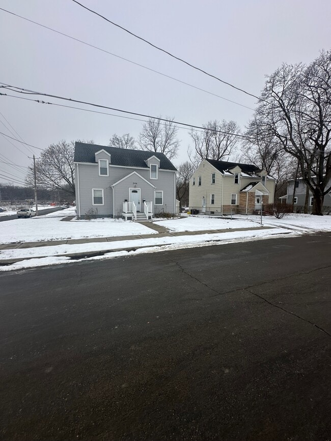 Building Photo - 3226 Metz Ave