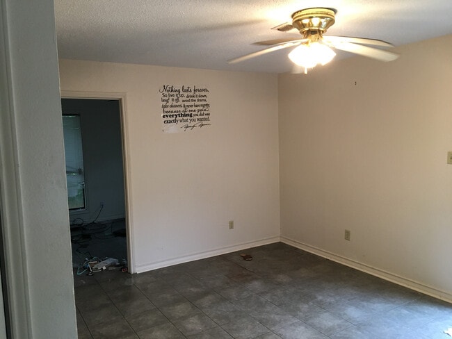 Photo - 3024 Courtney Ave