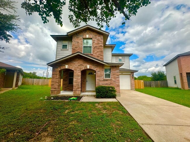 3 BED 2.5 BATH WITH FRESH PAINT AND NEW AP... - 3 BED 2.5 BATH WITH FRESH PAINT AND NEW AP... House