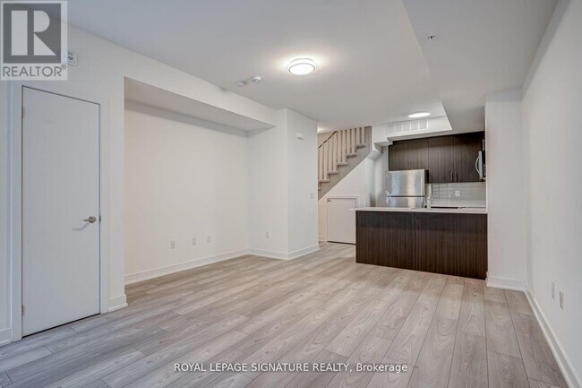 Photo - 3476 Widdicombe Way