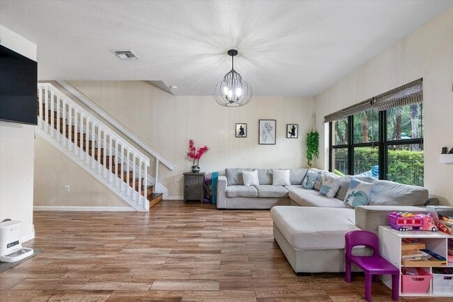 Photo - 4755 Cypress Street