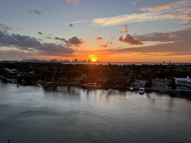 Photo - 5600 Collins Ave Unidad 11P