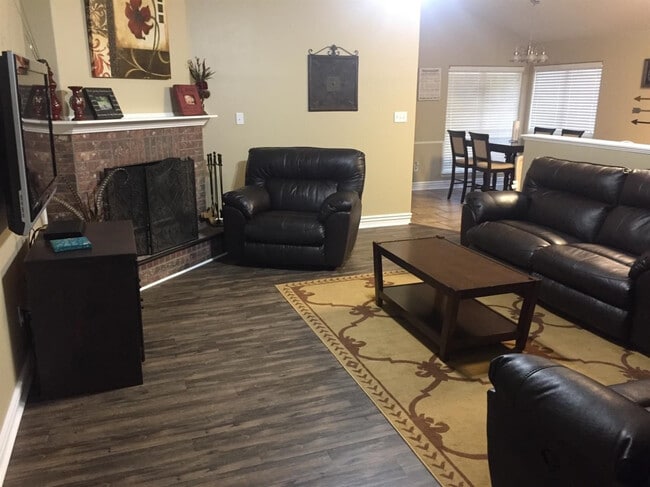 Photo - 6550 85th St