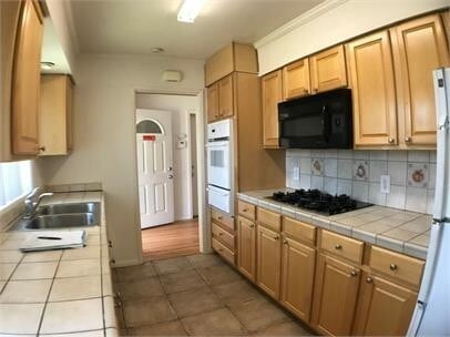 Building Photo - BEAUTIFUL WOOD FLOORS IN THIS- 5 BED 2 BATHROOM- GREAT DEAL!