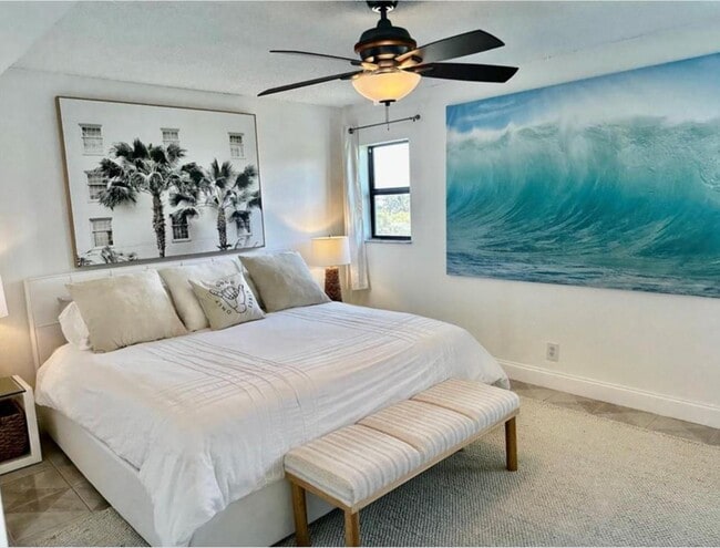 Photo - 1975 SE 3rd St Unit 4