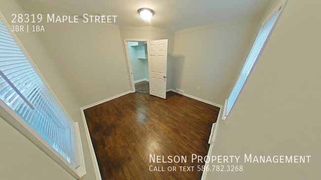 Photo - 28319 Maple St