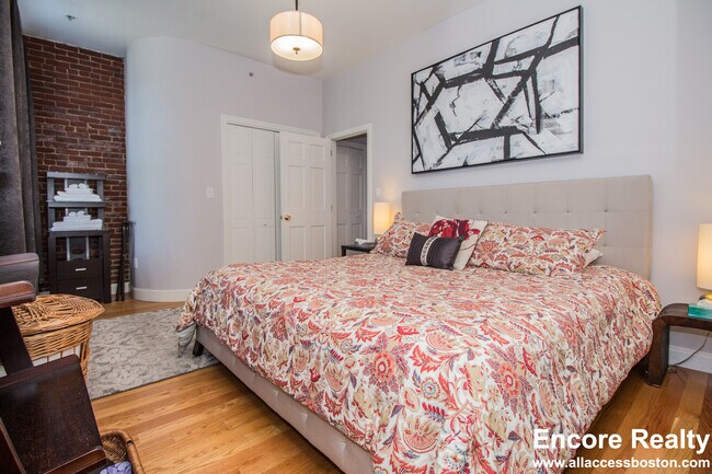 7 Harvard Sq Unit 5C