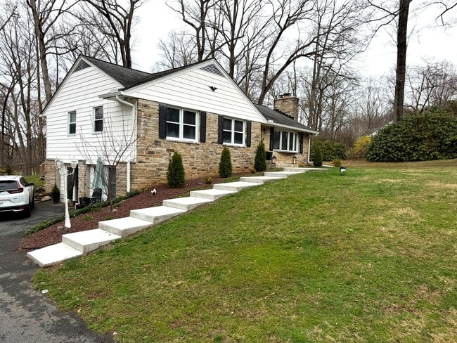 Photo - 2119 Oaklyn Dr