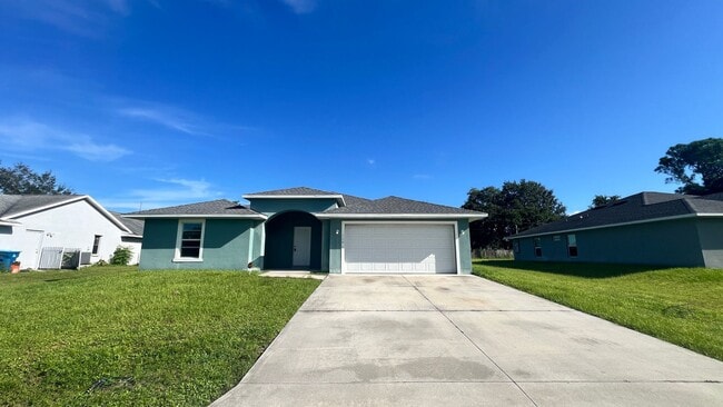 Building Photo - Amazing, 4 Bedroom, 2 Bathroom Home in Pal...