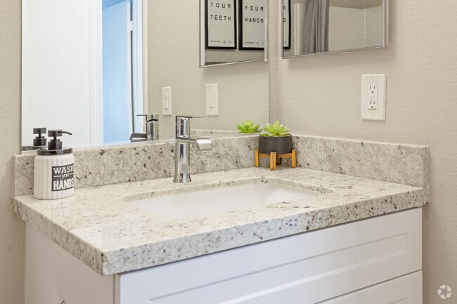 1BR, 1BA - 678SF