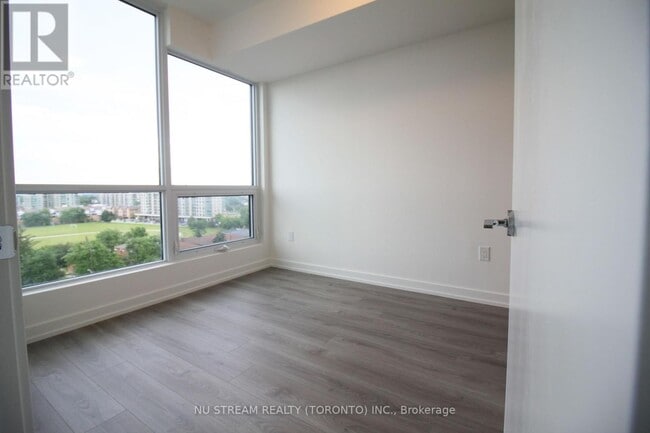 Photo - 10 De Boers Dr Unité 908