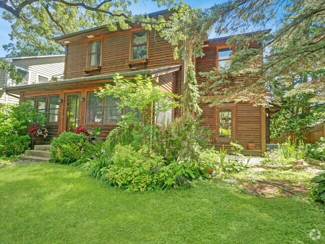 Building Photo - Gorgeous 4 bedroom home in Linden Hills