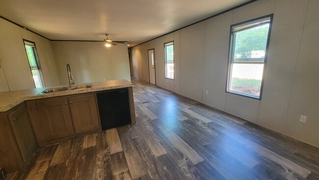 Photo - 5527 Lake View Dr