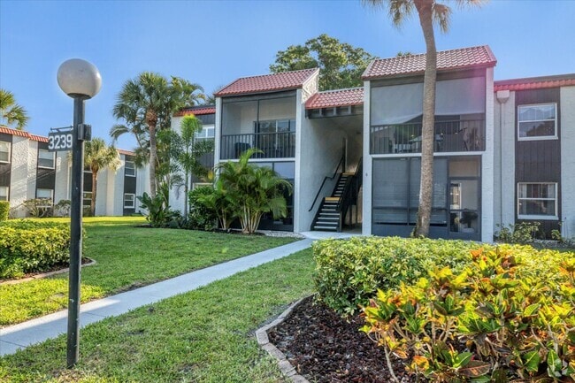 Building Photo - SEASONAL BEAUTIFULLY UPDATED GROUND FLOOR ... Unit 101 Rental