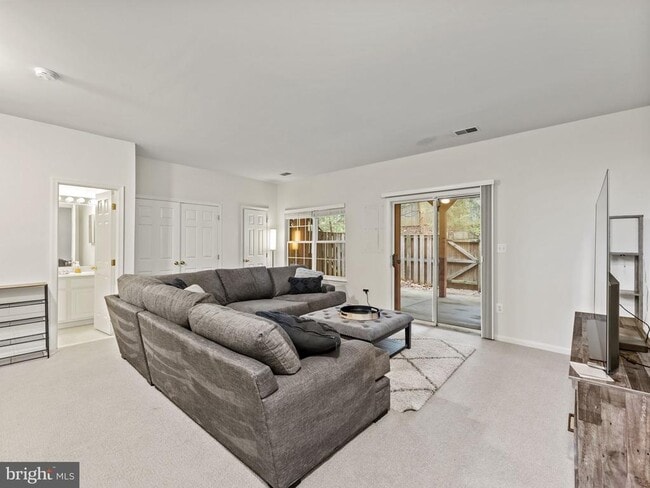 Photo - 8873 Royal Doulton Ln