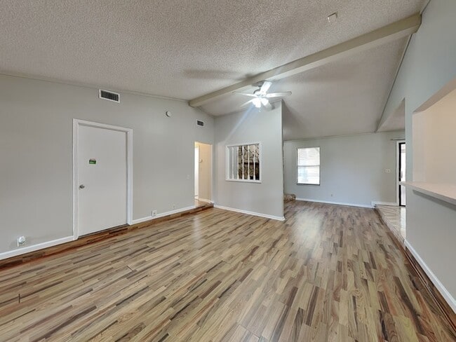 Photo - 6235 Cranberry Ln E