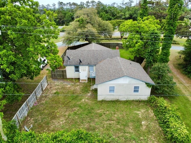 Photo - Point Harbor 5 bedroom 2.5 bath Annual Rental-Available 4/28