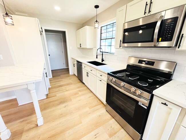 Photo - 1803 S Park St