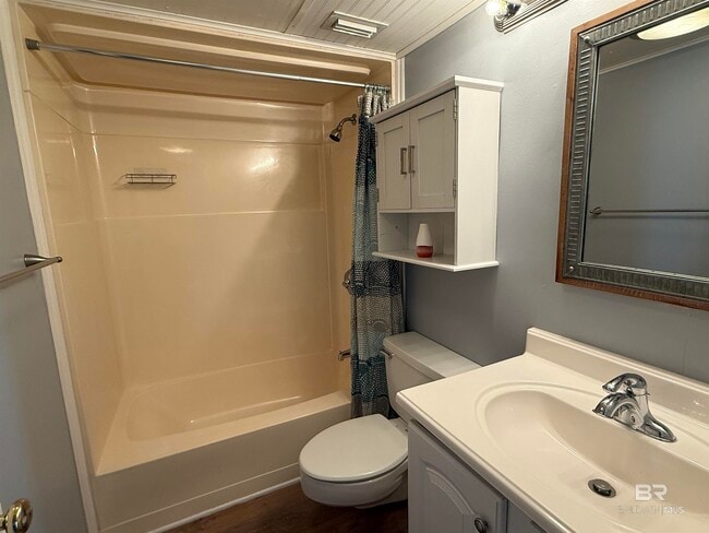 Photo - 1099 Sea Cliff Dr S