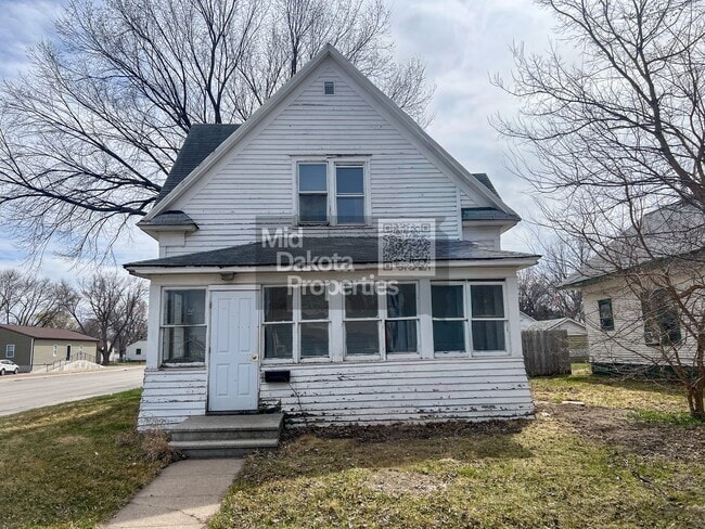 Building Photo - 401 W 11th-3 Bedroom House