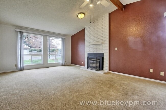 Photo - 3 Bed, 2 Bath home in Milwaukie