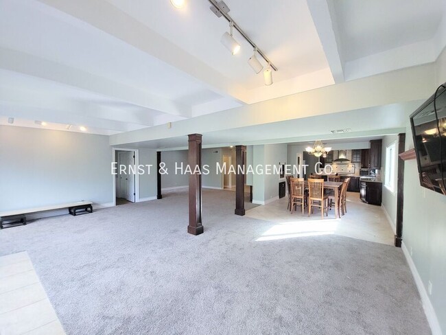 Photo - 869 E Kallin Way