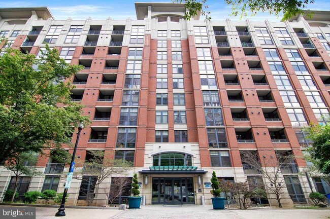 Building Photo - 1021 N Garfield St Unit 109 Rental