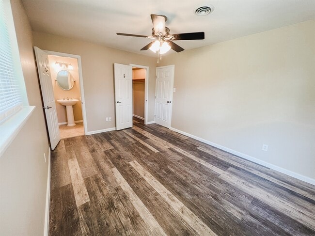 Photo - 724 Gubert Ln