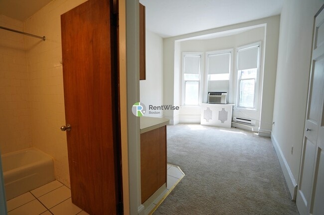 Building Photo - 1223 Beacon St Rental