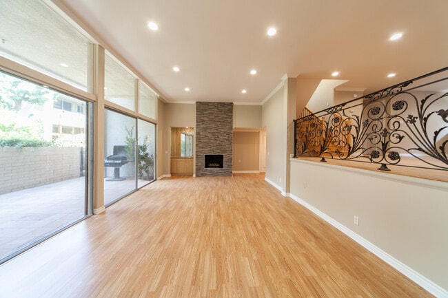 Building Photo - 5276 Lindley Ave Rental