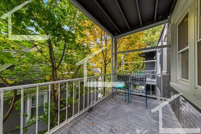 Photo - Porch Side Unit 3