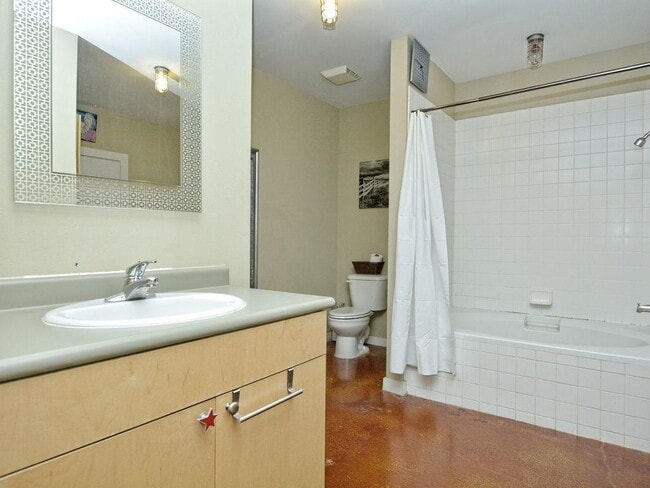 Photo - 1601 E 5th St. Unit 112