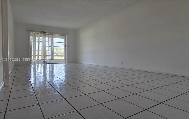 Photo - 5510 N Lakewood Cir Unit 511